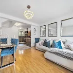 Modern 3 Bedroom, 3 Bathroom, Parking, River View