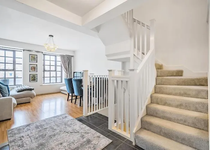 Modern 3 Bedroom, 3 Bathroom, Parking, River View