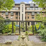 Modern 3 Bedroom, 3 Bathroom, Parking, River View