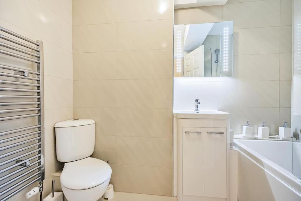 Modern 3 Bedroom, 3 Bathroom, Parking, River View * Londra