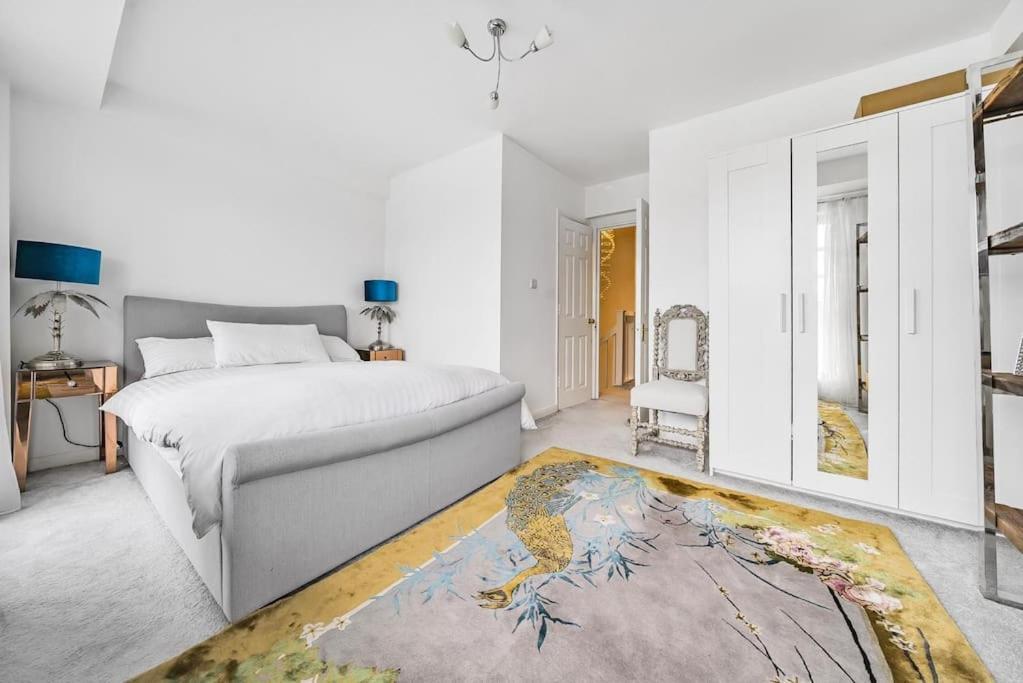 Modern 3 Bedroom, 3 Bathroom, Parking, River View